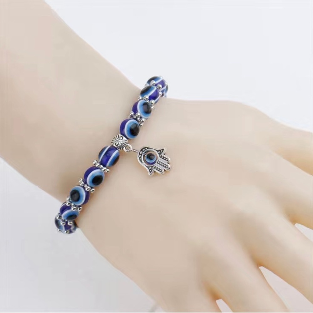 NWT. Hand made Unisex beaded bracelet